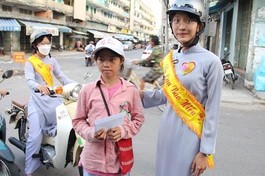 "Hoa hồng xuống phố"