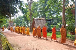 Chư Tăng Ni về dự pháp hội Vu lan tại chùa Đức Bổn A Lan Nhã