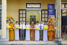 Cắt băng khánh thành Trung tâm Lưu trữ và Nghiên cứu tại Cơ sở I - Học viện Phật giáo VN tại Huế (chùa Hồng Đức, phường Thủy Xuân, Huế)