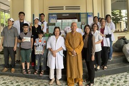 Chùa Bửu Liên tổ chức khám bệnh, tặng quà cho đồng bào nghèo tại tỉnh Lâm Đồng