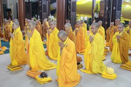 Chư giới tử cầu thọ giới pháp tại Đại giới đàn Mật Hiển