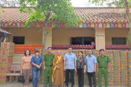 Tổ đình Hội Sơn trao tặng gần 1.000 phần nhân dịp năm mới 2023