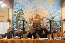 Thượng tọa Thích Giác Nguyên, Phó Trưởng ban Trị sự, Trưởng ban Hoằng pháp GHPGVN tỉnh Tiền Giang chủ trì phiên họp