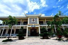 Trường Trung cấp Phật học tỉnh Bình Thuận (Tòng lâm Vạn Thiện, Khu dân cư Hùng Vương, P.Phú Thủy, TP.Phan Thiết)