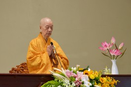 Đức Pháp chủ GHPGVN - Trưởng lão Hòa thượng Thích Trí Quảng thuyết giảng ở Học viện Phật giáo VN tại TP.HCM, ngày 12-3 - Ảnh: Bảo Toàn