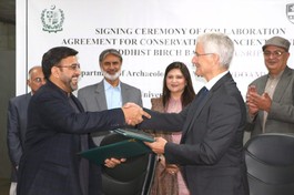 Quang cảnh buổi ký kết