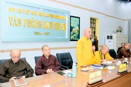 Hòa thượng Thích Huệ Thông chủ trì phiên họp