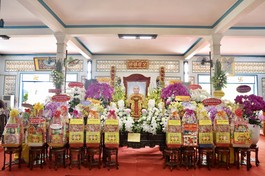 Giác linh đài cố Trưởng lão Hòa thượng Thích Giác Quang