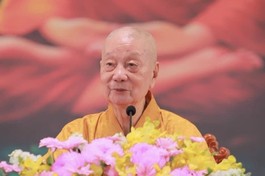 Đức Pháp chủ ban pháp thoại đến gần 2.000 Tăng, Ni và Phật tử - Ảnh: Bảo Toàn/BGN