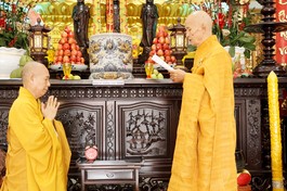 Nhị vị Hòa thượng cử hành nghi thức đối thú Tự tứ
