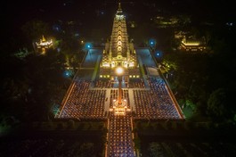 Đêm hoa đăng tại thiền viện Trúc Lâm Chánh Giác nhân Đại lễ Vu lan - Báo hiếu Phật lịch 2567