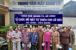 Chùa Huệ Quang thực hiện chương trình mổ mắt miễn phí cho các bệnh nhân nghèo