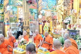 Chư Tăng tụng kinh cầu an