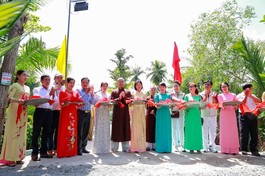 Chùa Diệu Pháp khánh thành cầu nông thôn, bàn giao nhà tình thương tại tỉnh Bến Tre và Vĩnh Long