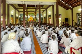 Đông đảo Phật tử về chùa Tam Bảo (P.An Sơn, TP.Tam Kỳ) tham dự khóa tu