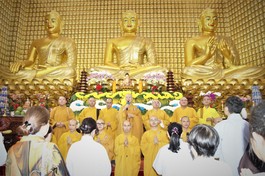 Đoàn thăm, cúng dường tại chùa Giác Ngộ (Q.10, TP.HCM)