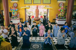 Các thiện nam, tín nữ phát nguyện quy y Tam bảo tại chùa Hoằng Linh (H.Củ Chi, TP.HCM)