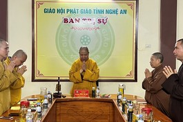 Niệm Phật cầu gia hộ trước khi tiến hành phiên họp