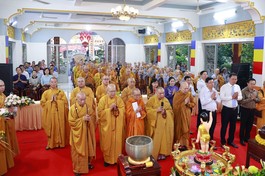 Chư Tăng Ni, đại biểu, Phật tử tham dự Đại lễ Phật đản Phật lịch 2568 tại chùa Dược Sư (Q.Bình Thạnh, TP.HCM)