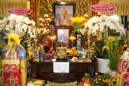 Giác linh đài Ni trưởng Thích nữ Tắc Thanh tại chùa Linh Phước (Q.8, TP.HCM)