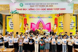 50 em học sinh vượt khó học tốt được nhận học bổng từ Ban Từ thiện xã hội GHPGVN tỉnh Bình Định