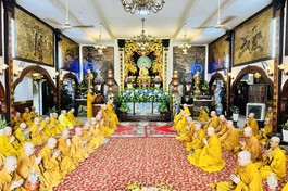 Chư Tăng Q.Phú Nhuận Bố-tát, thính giới tại tổ đình Phổ Quang