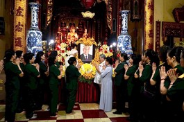 Di ảnh Tổng Bí thư Nguyễn Phú Trọng được thiết lập tại hạ trường chùa Quán Sứ (Hà Nội) - Ảnh: Cẩm Vân