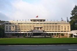 Hội trường Thống Nhất (số 135 Nam Kỳ Khởi Nghĩa, P.Bến Thành, Q.1, TP.HCM) - nơi diễn ra Lễ viếng, lễ truy điệu Tổng Bí thư Nguyễn Phú Trọng trong 2 ngày 25 và 26-7 (Ảnh: Nguyên Tài/BGN)