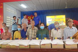 Tiền Giang: Chùa Huệ Quang, Dư Khánh và tịnh xá Ngọc Hiệp trao quà từ thiện nhân mùa Vu lan