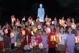 Tổ đình Vạn Thọ, chùa Huyền Trang và tịnh xá Linh Sơn tổ chức Trung thu cho các em thiếu nhi