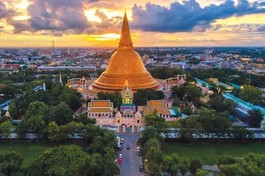 Phra Prathom Chedi hay Prathama Cetiya ở Nakon Pathom, nơi Thera Soṇaka và Thera Uttara đến từ Ấn Độ cổ đại