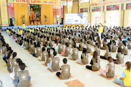 Gần 500 sinh viên các trường Đại học khu vực phía Bắc về chùa Chí Linh tham dự khóa tu