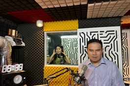 Công việc hàng ngày của Lê Đức Vinh tại Thư viện Sách nói Hướng Dương (Q.1, TP.HCM).