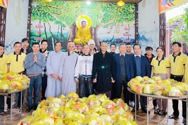 530 phần quà xuân được chùa Trường Khánh trao đến các hộ khó khăn