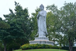 Tôn tượng Đức Phật A Di Đà tại chùa Huê Nghiêm - Ảnh: Bảo Toàn/BGN