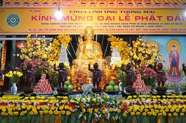 Lễ đài Phật đản tại chùa Linh Ứng - Tương Mai (Q.Hoàng Mai, Hà Nội)