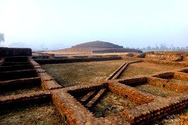 Bảo tháp Piprāhwā nhìn từ tu viện phía Nam - Ảnh: The Piprāhwā Project