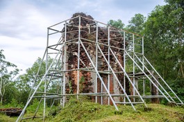 Hiện di tích quốc gia đặc biệt Phật viện Đồng Dương chỉ còn lại tháp Sáng, cũng đã xuống cấp và đang được chống đỡ