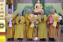 Trao quyết định, tặng hoa chúc mừng nhân sự chủ chốt Ban Trị sự GHPGVN tỉnh Hưng Yên, nhiệm kỳ 2022-2027