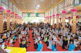 Chương trình "Rung chuông pháp hỷ" là một trong những hoạt động nổi bật của khóa tu, nhằm tạo sân chơi tìm hiểu Phật pháp bổ ích cho các em