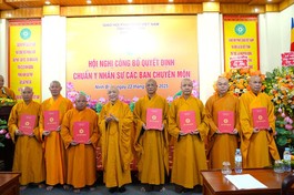 Trao quyết định y nhân sự đến lãnh đạo chủ chốt Ban Trị sự GHPGVN tỉnh Ninh Bình