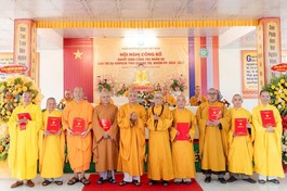 Trao quyết định chuẩn y nhân sự đến Ban Trị sự GHPGVN tỉnh Quảng Trị, nhiệm kỳ 2022-2027