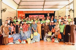 Hơn 200 phần quà được trao đến bà con bản Phống 2, xã Bó Sinh, Sơn La