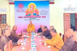 Quang cảnh phiên họp công cử Ban Quản trị tổ đình Sắc tứ Tịnh Quang