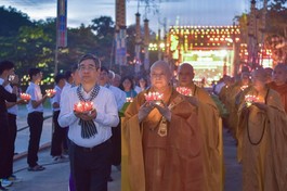 Lễ tưởng niệm các anh hùng liệt sĩ, chiến sĩ và đồng bào yêu nước đã hy sinh tại Côn Đảo (TP.HCM) vào chiều 4-10 - Ảnh: Quảng Đạo/BGN