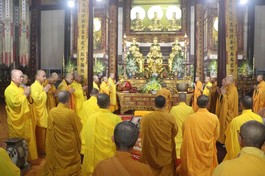 Khóa lễ tụng kinh tại chánh điện tổ đình Sắc tứ Tịnh Quang