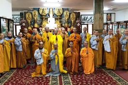 Lưu niệm sau Lễ Bố-tát tại Trung tâm Phật giáo Quốc tế