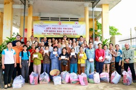 Quỹ từ thiện chùa Thiên Quang kết nối yêu thương với đồng bào bị bão lũ tại Nha Trang - Khánh Hòa