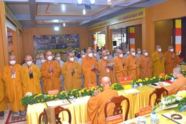 Hòa thượng Thích Huệ Thông phát biểu nhận nhiệm vụ khi được suy cử.