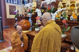 Hòa thượng Thích Như Tín và Hòa thượng Thích Minh Trí đối thú an cư tại hạ trường chùa Hải Quang